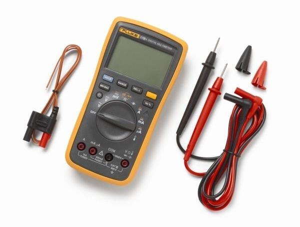 Fluke Digitalmultimeter 17B+ CAT III 600V für EU
